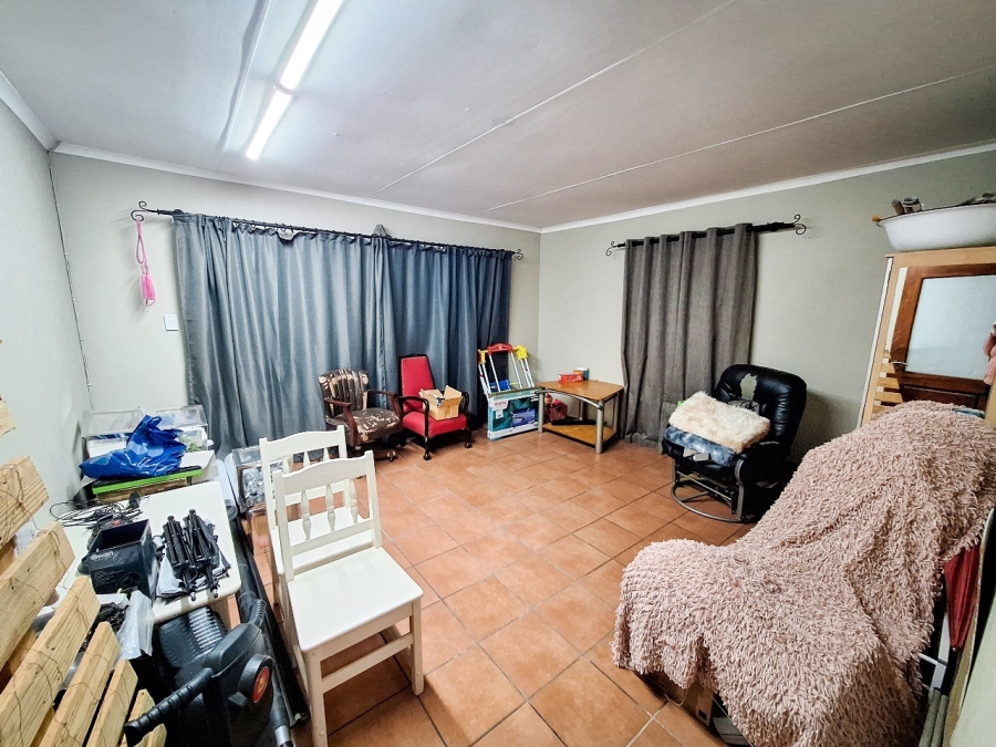 4 Bedroom Property for Sale in Kannoniers Park North West